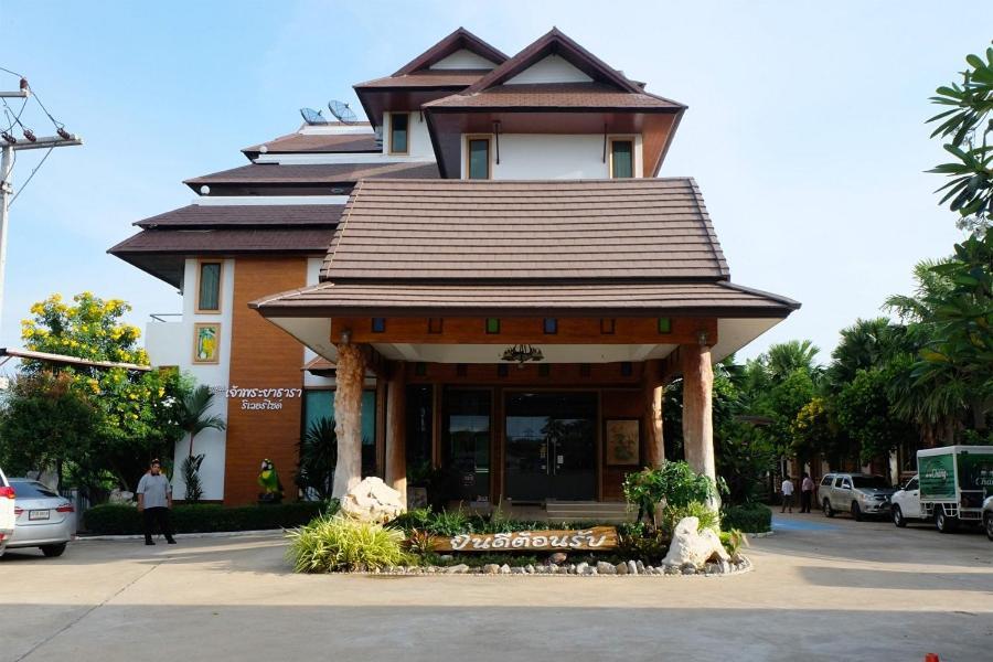 Chaophayathara Riverside Hotel Chainat Exterior photo