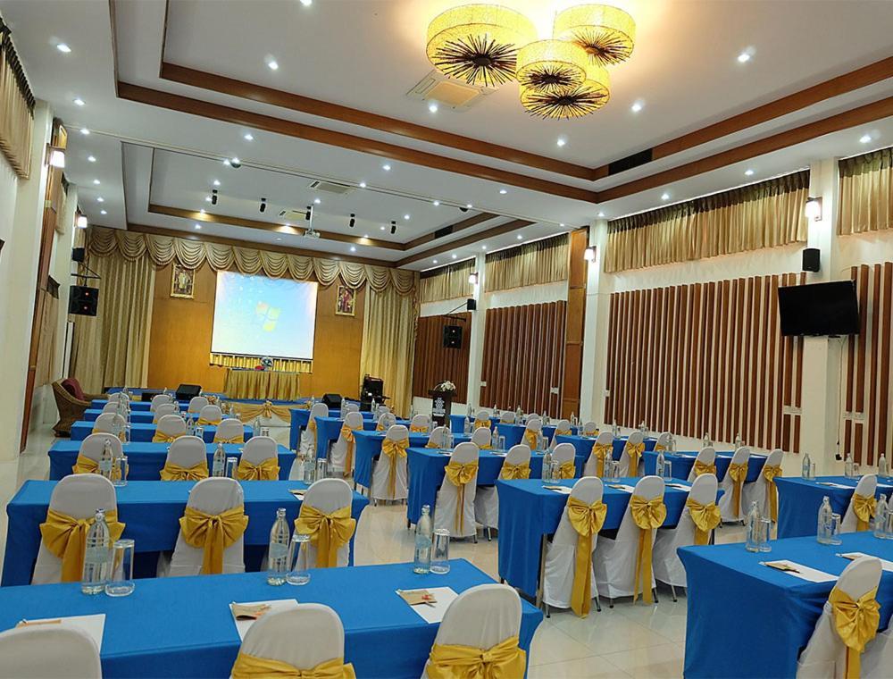 Chaophayathara Riverside Hotel Chainat Exterior photo