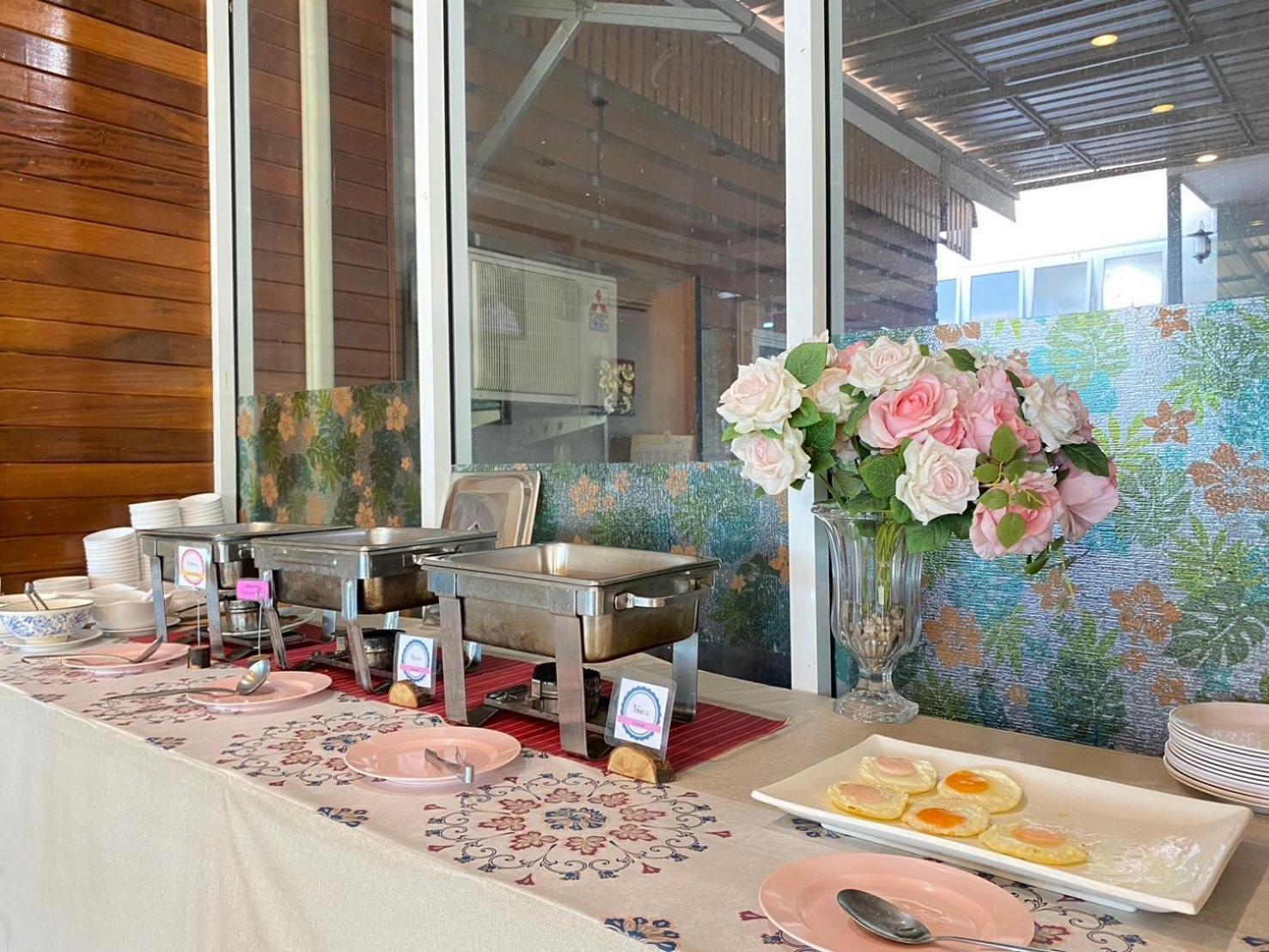Chaophayathara Riverside Hotel Chainat Exterior photo