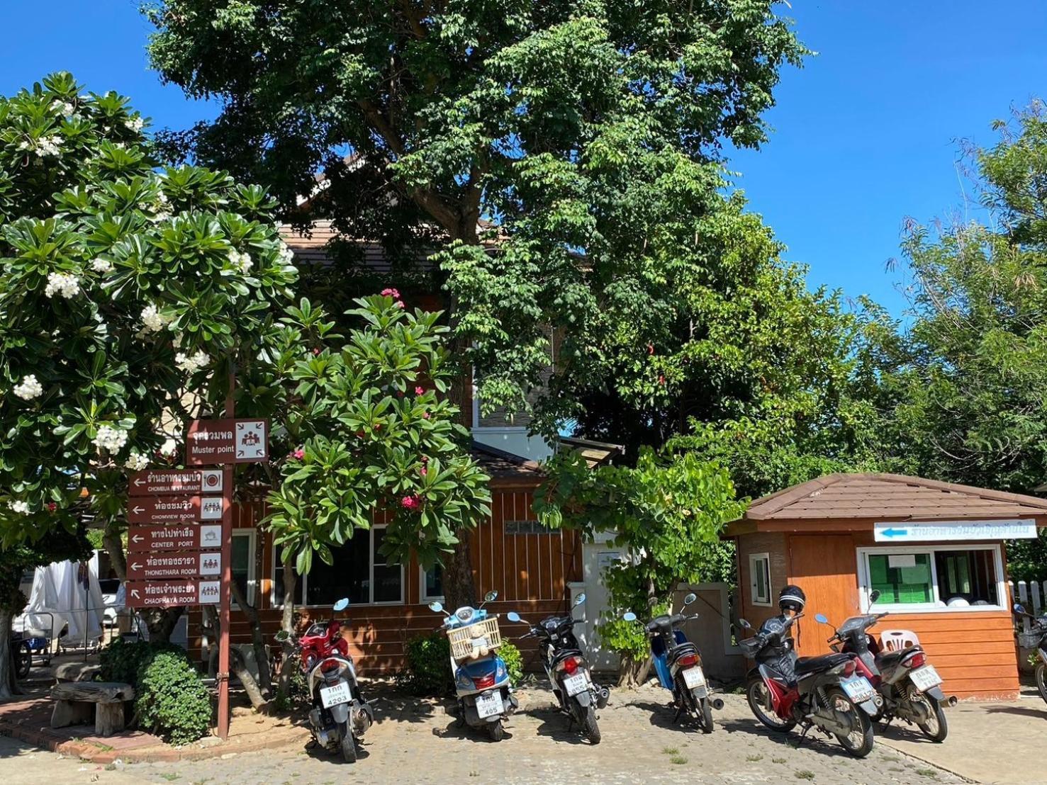Chaophayathara Riverside Hotel Chainat Exterior photo