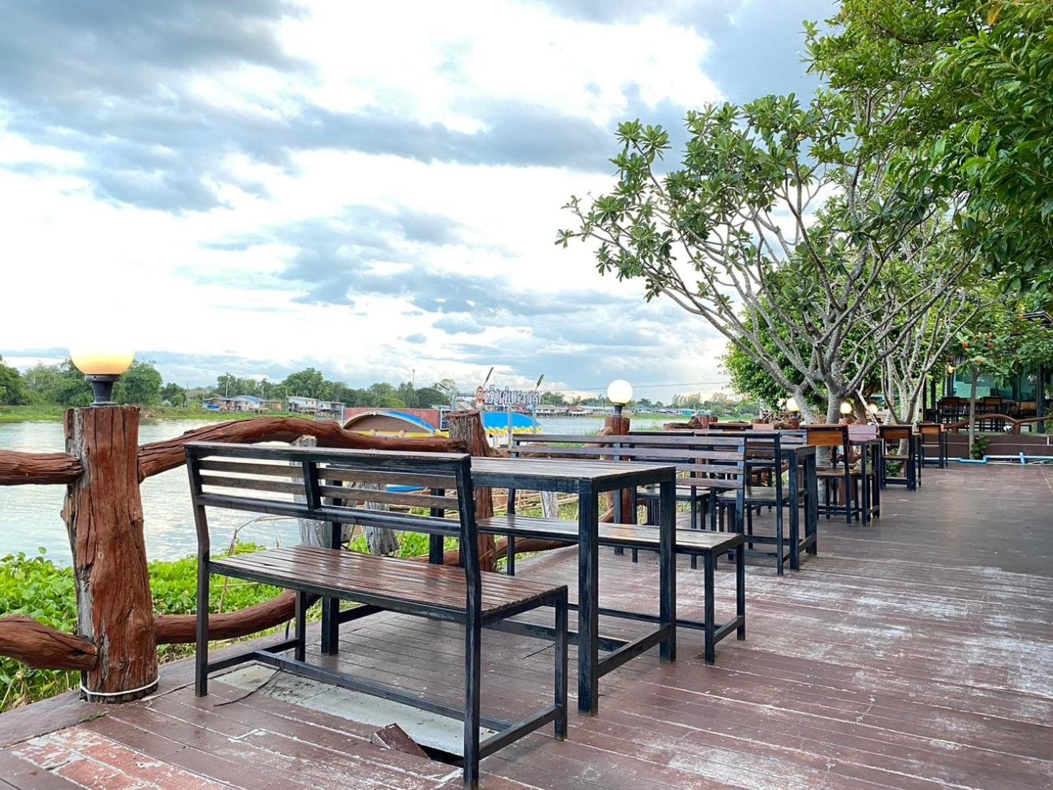 Chaophayathara Riverside Hotel Chainat Exterior photo
