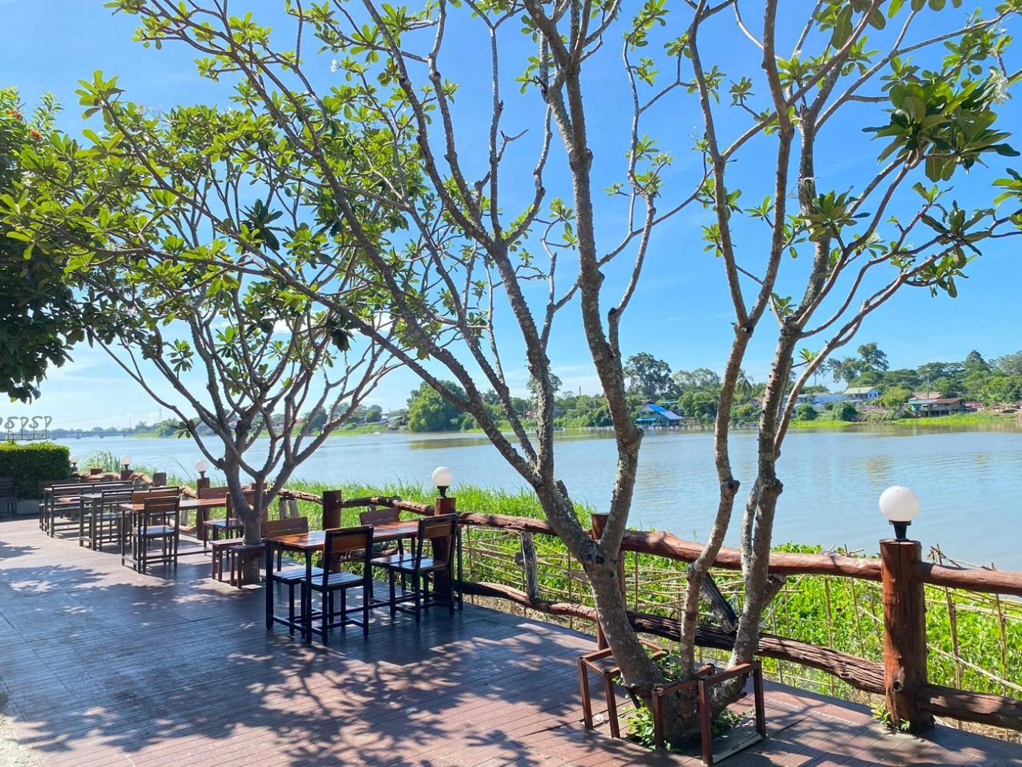 Chaophayathara Riverside Hotel Chainat Exterior photo