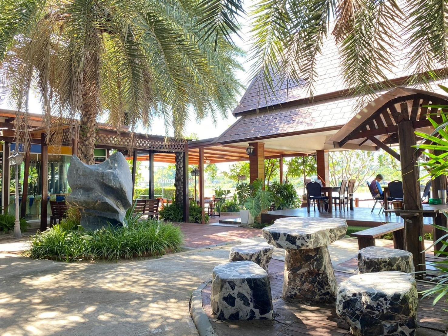 Chaophayathara Riverside Hotel Chainat Exterior photo
