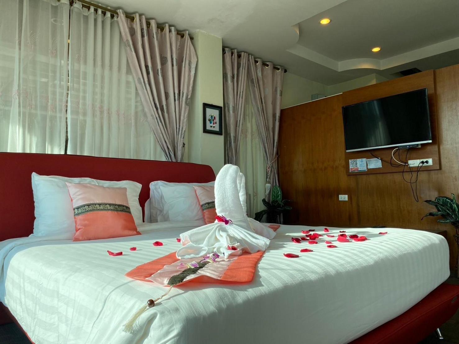 Chaophayathara Riverside Hotel Chainat Exterior photo