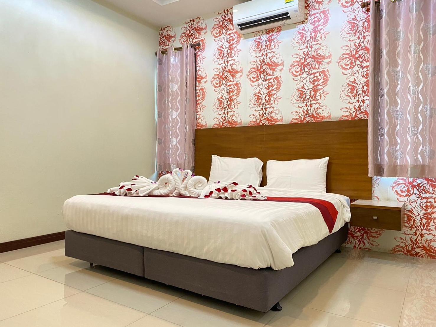 Chaophayathara Riverside Hotel Chainat Exterior photo