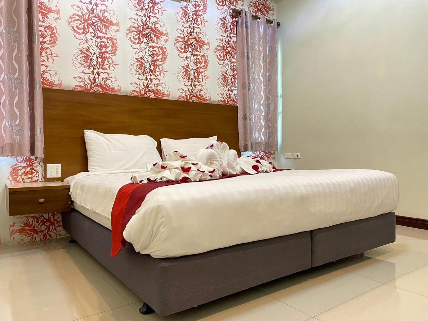 Chaophayathara Riverside Hotel Chainat Exterior photo