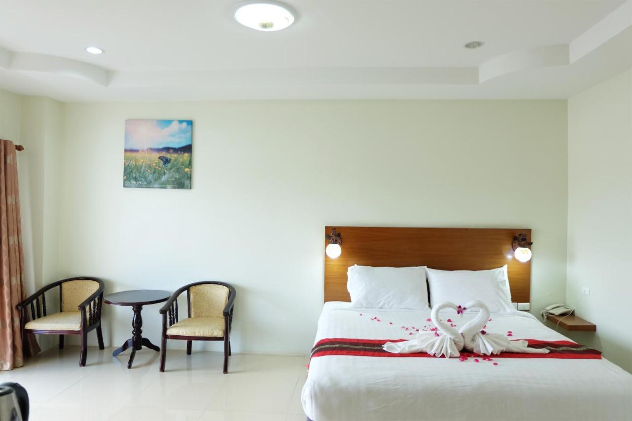 Chaophayathara Riverside Hotel Chainat Exterior photo